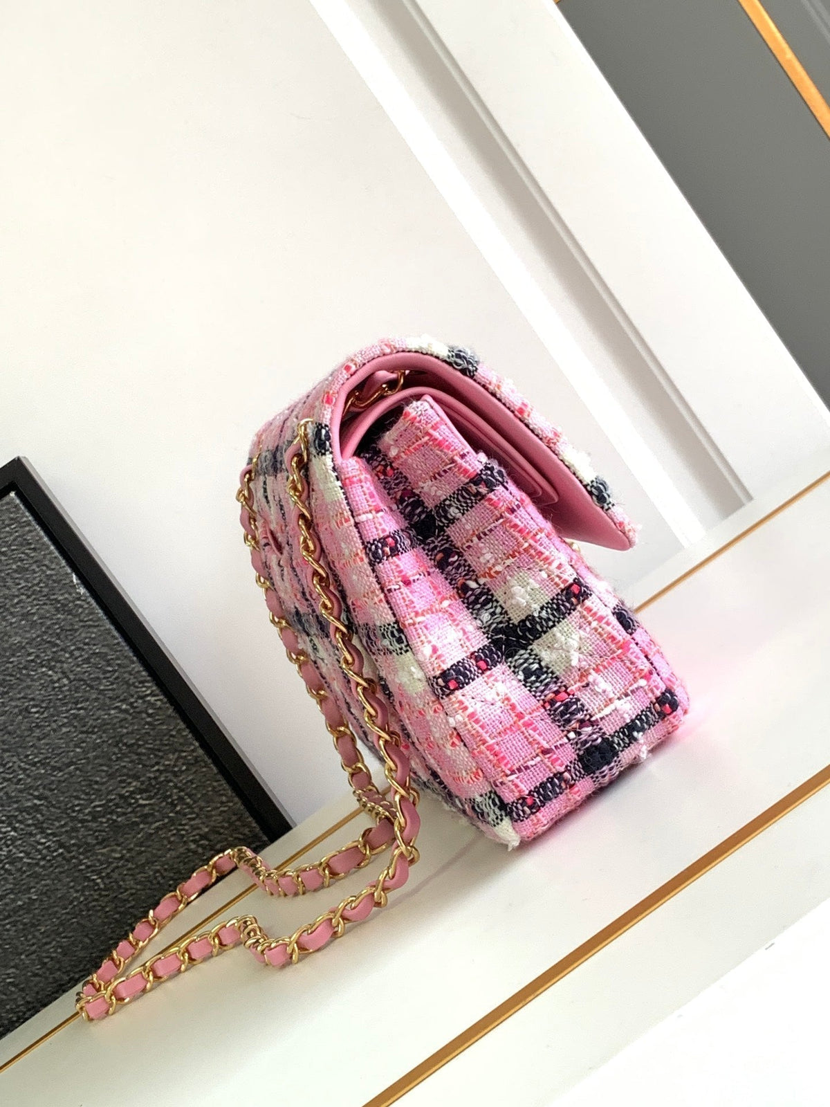 CC MEDIUM 25 CLASSIC BAG IN LIGHT PINK MIX BLACK WOOL TWEED