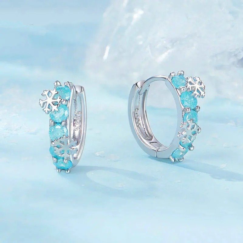 Boucles d'oreilles Huggie "Fleur de Glace" en oxyde de zirconium, créoles plaquées platine