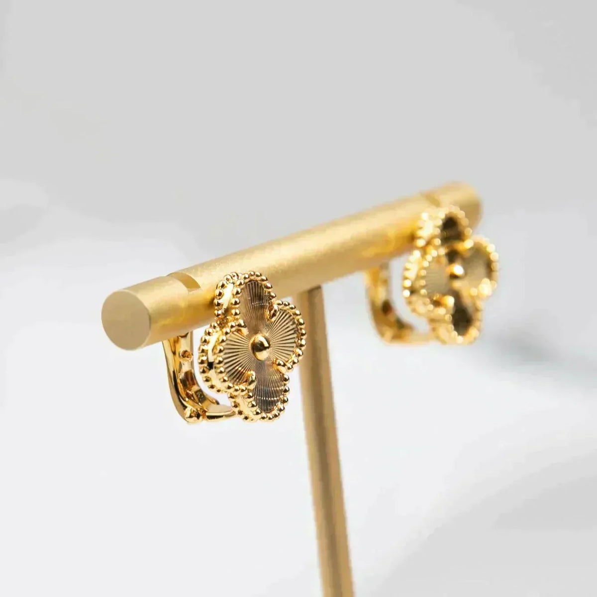 [Marin-Jewelry]CLOVER MEDIUM 1 MOTIFS LASER EARRINGS