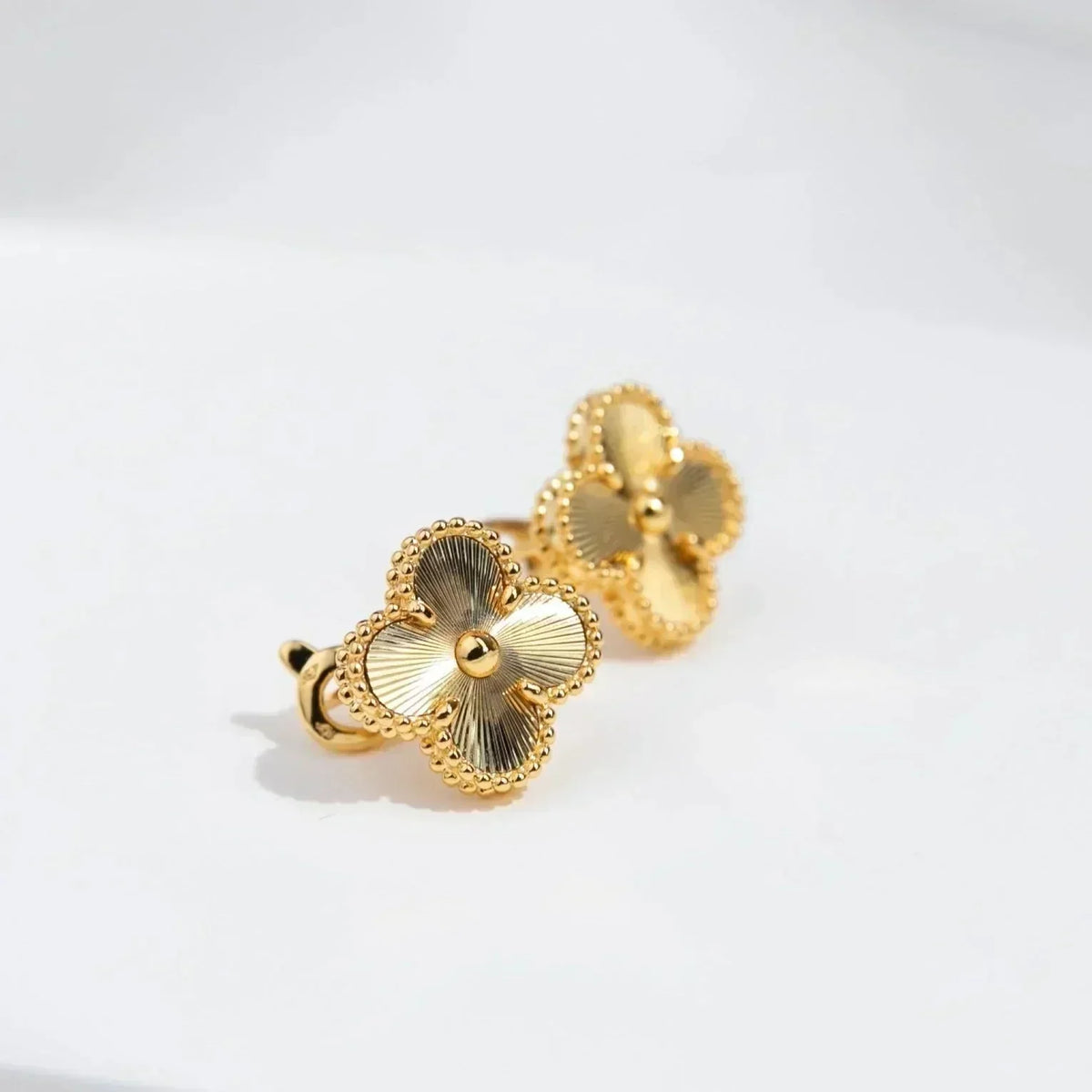 [Marin-Jewelry]CLOVER MEDIUM 1 MOTIFS LASER EARRINGS