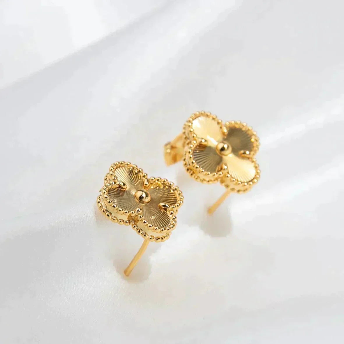 [Marin-Jewelry]CLOVER MEDIUM 1 MOTIFS LASER EARRINGS