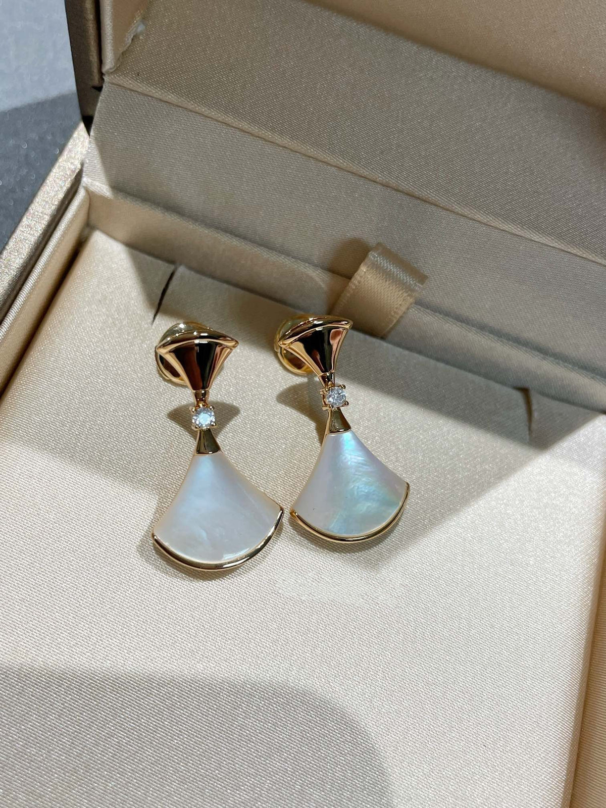 [⭐Marins]DREAM MOP 1 DIAMOND EARRINGS