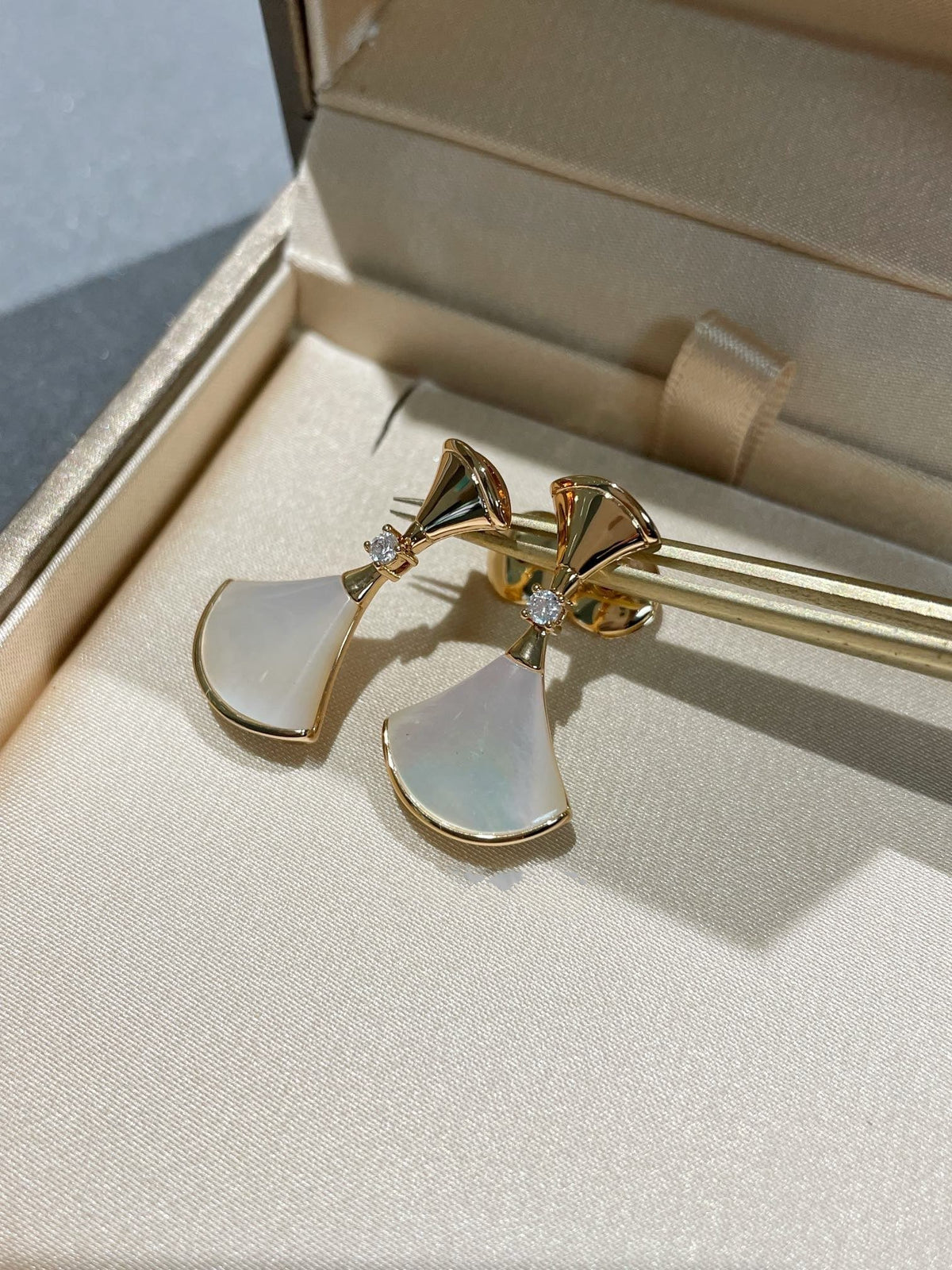 [⭐Marins]DREAM MOP 1 DIAMOND EARRINGS