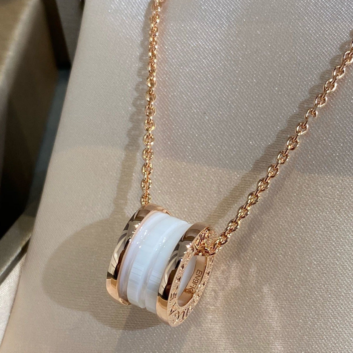 [⭐Marins]ZERO 1 WHITE CERAMIC PINK GOLD NECKLACE