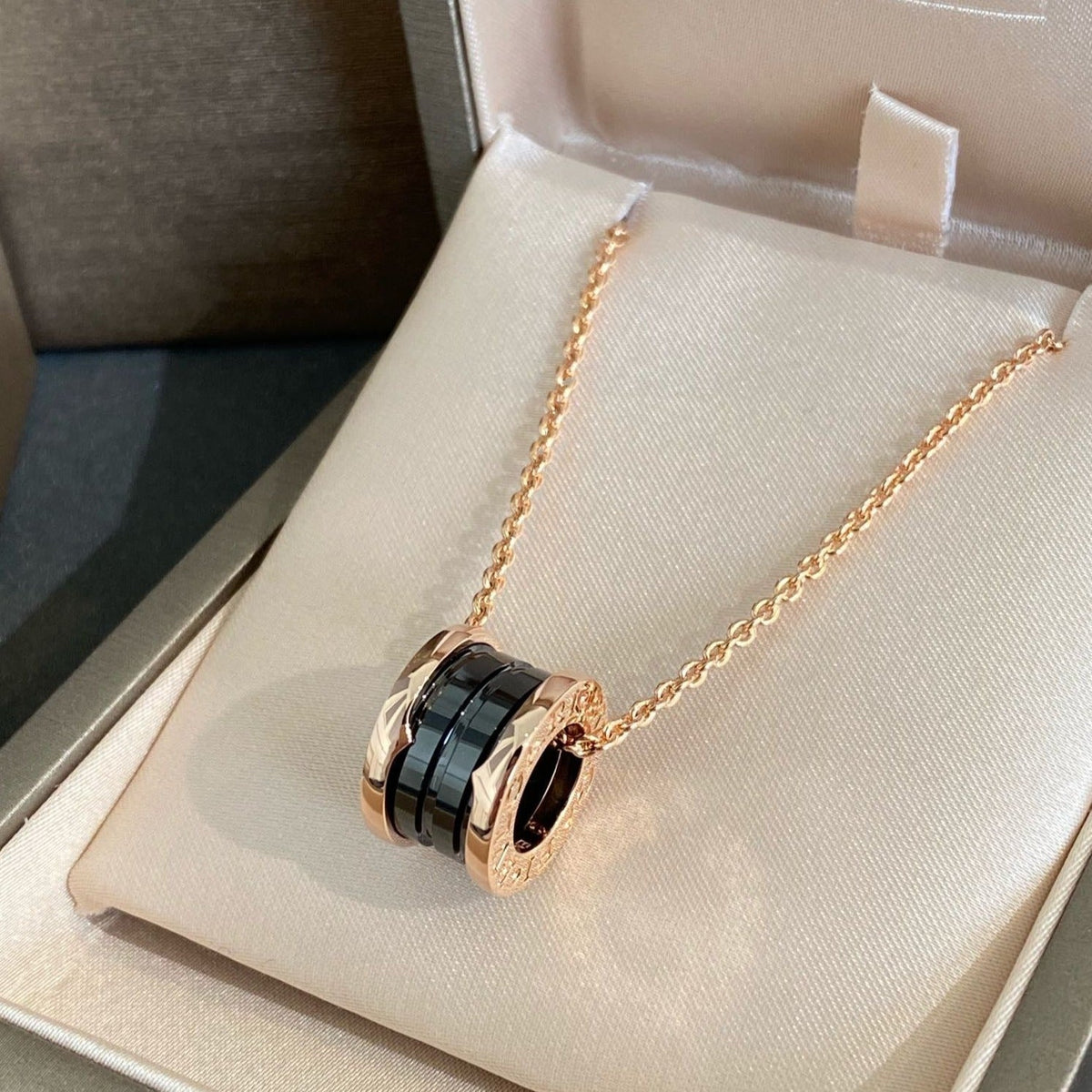 [⭐Marins]ZERO 1 BLACK CERAMIC PINK GOLD NECKLACE