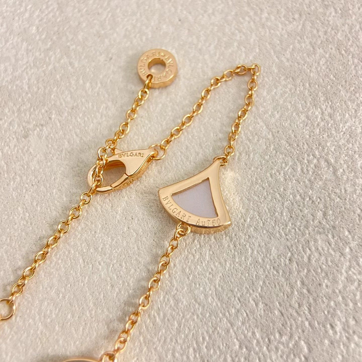 [⭐Marins]NEW ARRIVAL: TEN-FLOWER DRESS AND GOLD NECKLACE