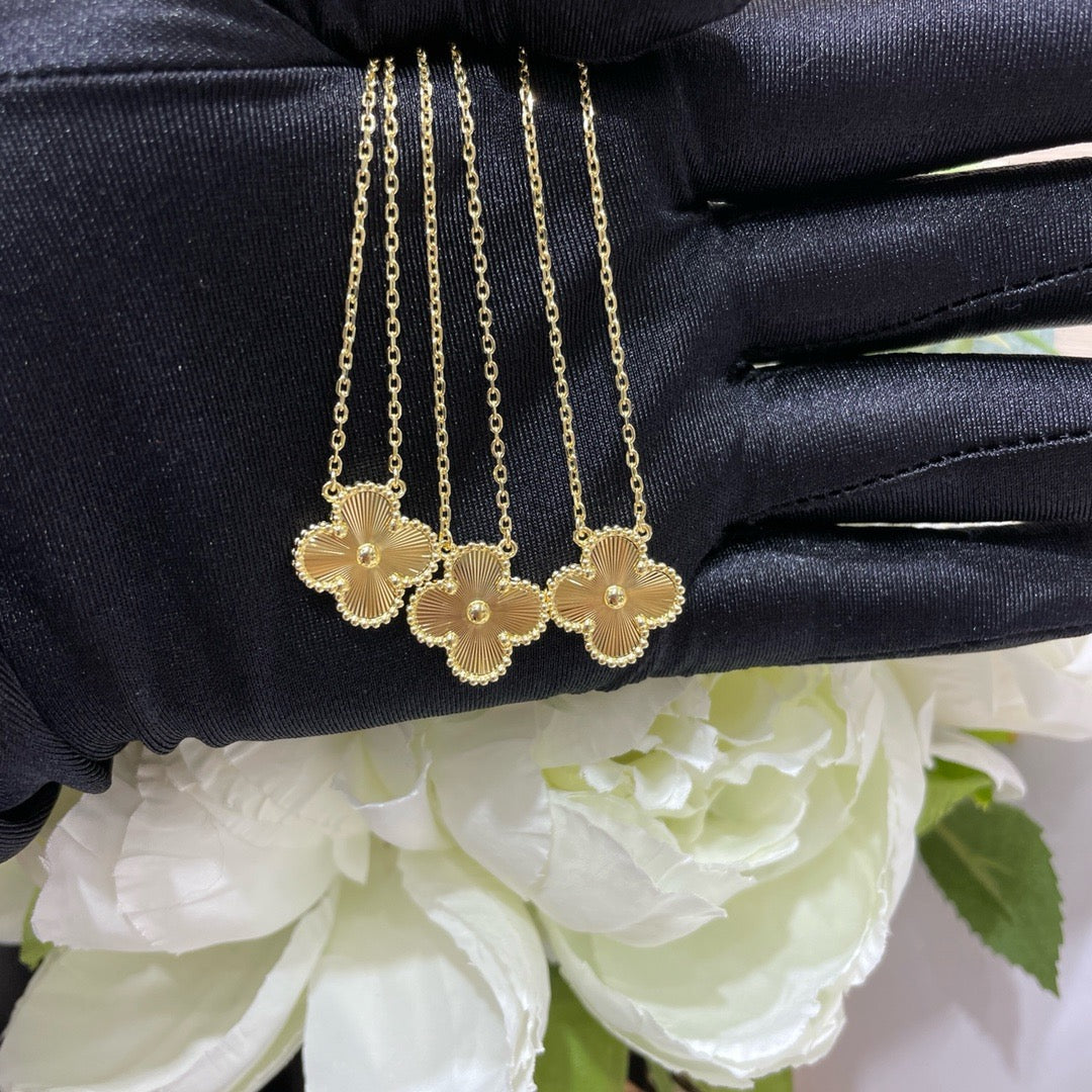 [Marin-Jewelry]CLOVER 15MM LASER NECKLACE
