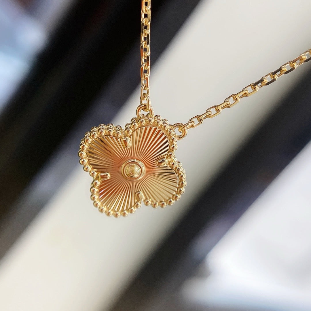 [Marin-Jewelry]CLOVER 15MM LASER NECKLACE