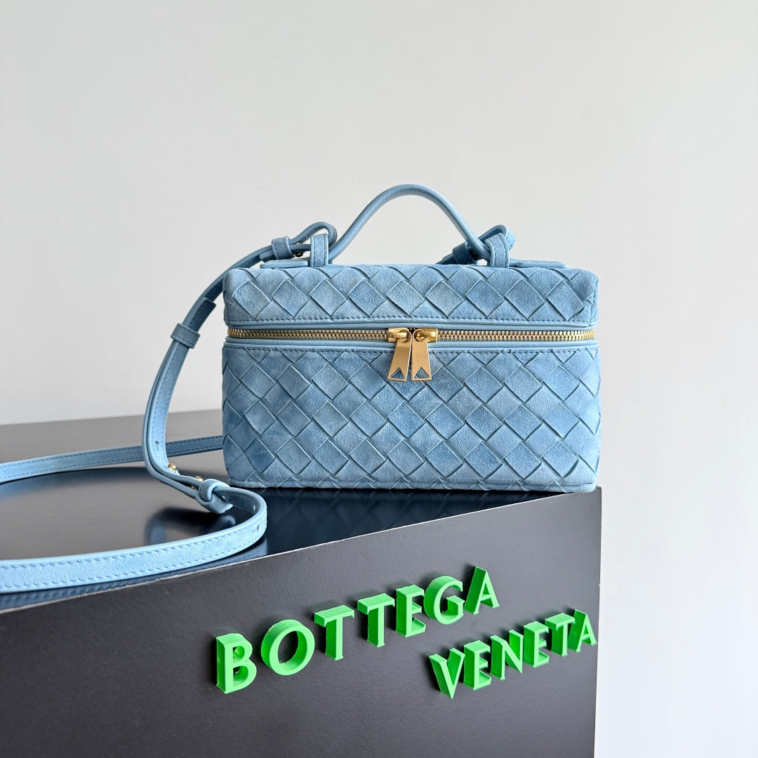 BOTTEGA VENETA 25S BANG BANG 22 IN ICE BLUE INTRECCIATO SUEDE GOLD HARDWARE