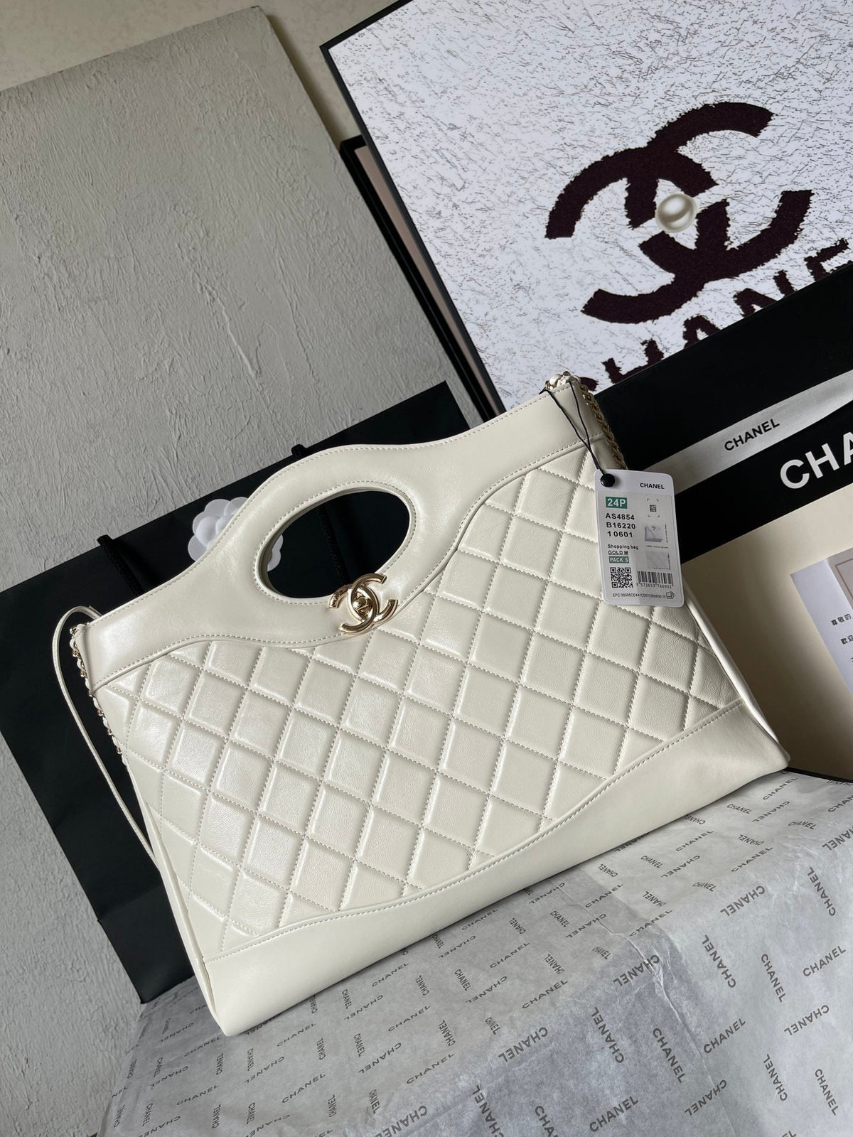 CC MEDIUM 36 SHOPPING BAG IN WHITE CALFSKIN